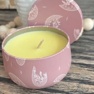 Newport Scented Sand + Fog Candle in Decorative Holder